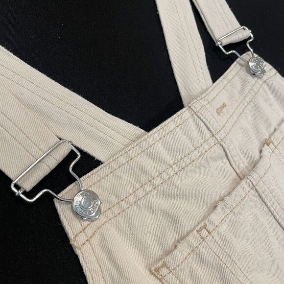 ~ Free People 30 Shortalls We The Free Cream Distressed Denim Short Overall Fray - Picture 6 of 16
